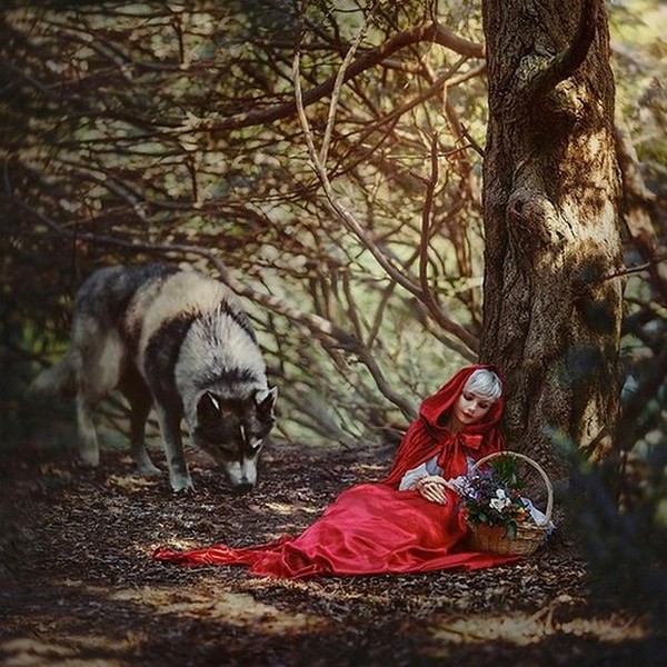 LE CHAPERON ROUGE