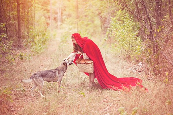 LE CHAPERON ROUGE