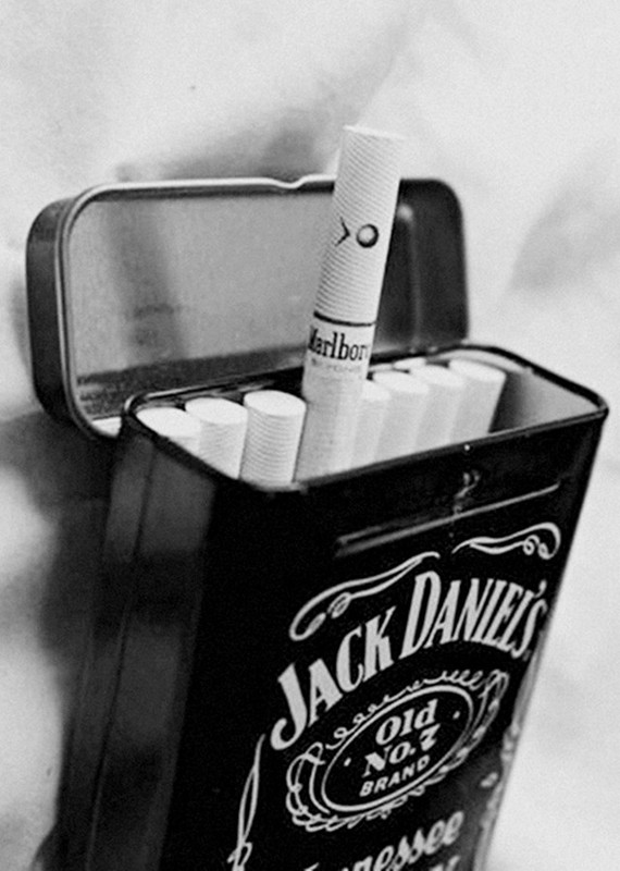 LES CIGARETTES