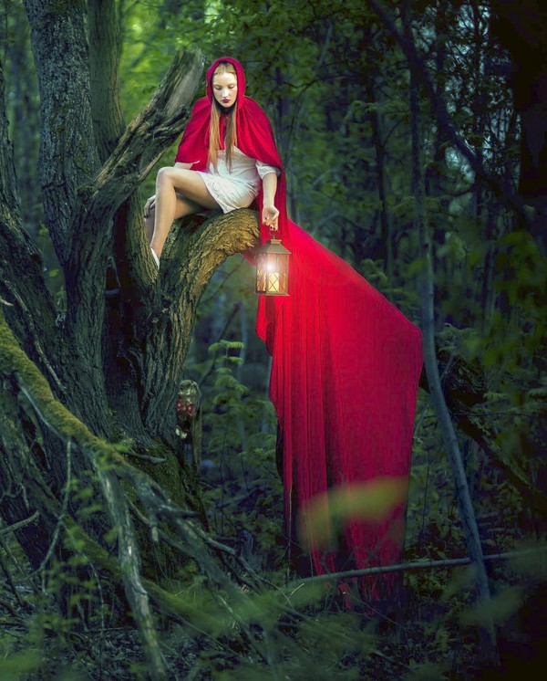 LE CHAPERON ROUGE