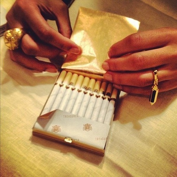 LES CIGARETTES