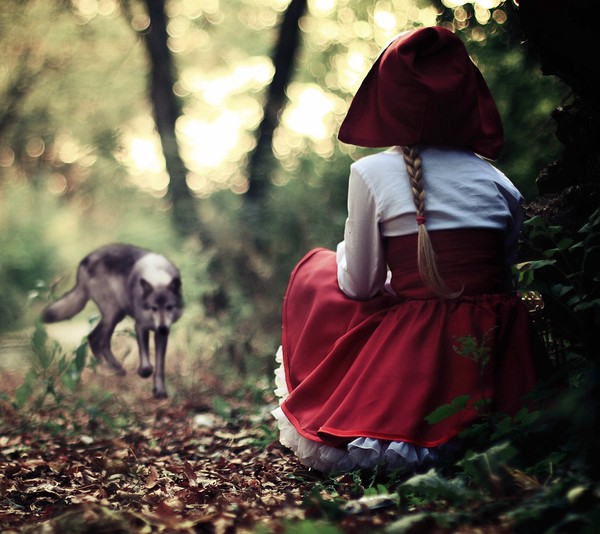 LE CHAPERON ROUGE