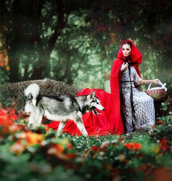 LE CHAPERON ROUGE