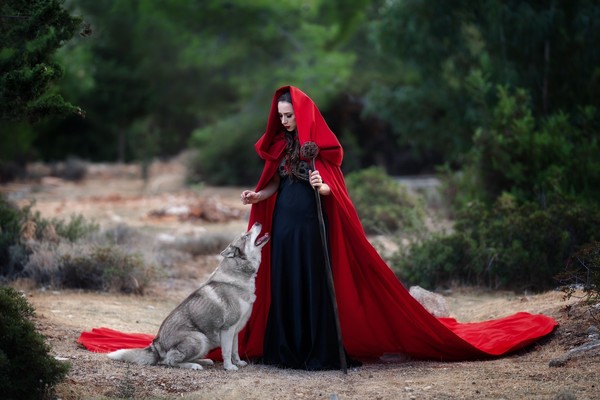 LE CHAPERON ROUGE