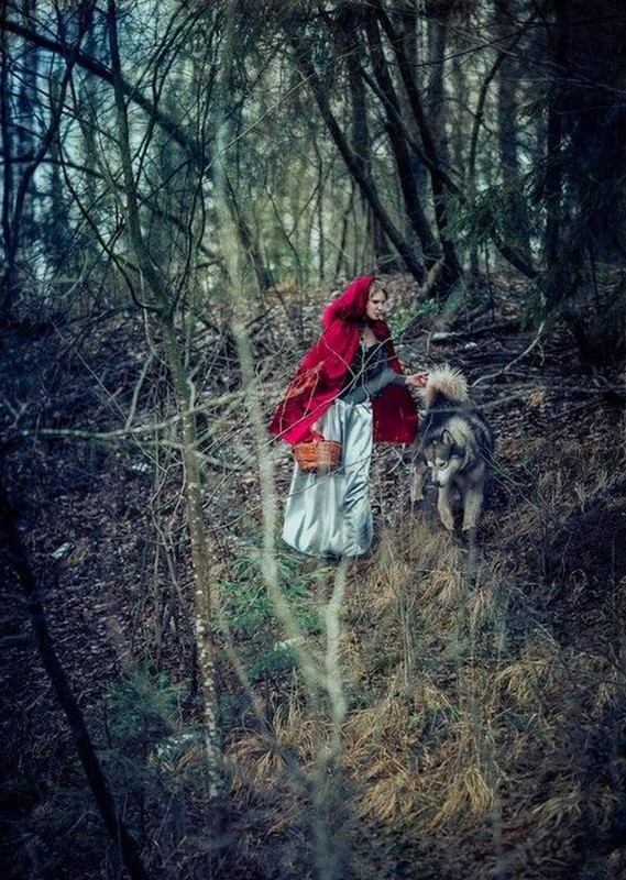 LE CHAPERON ROUGE