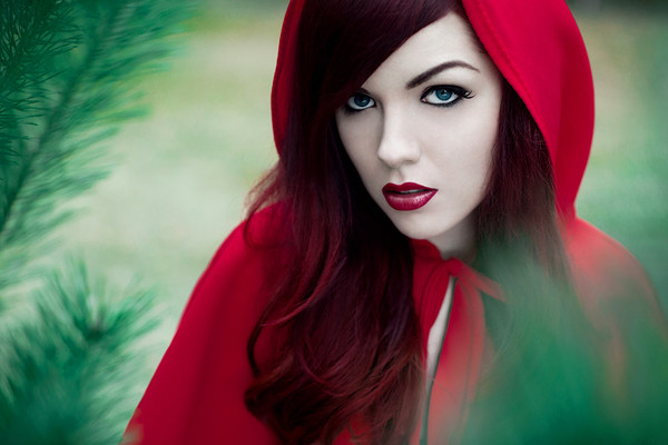 LE CHAPERON ROUGE