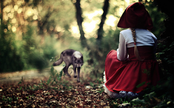 LE CHAPERON ROUGE