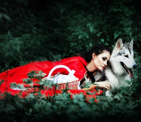 LE CHAPERON ROUGE