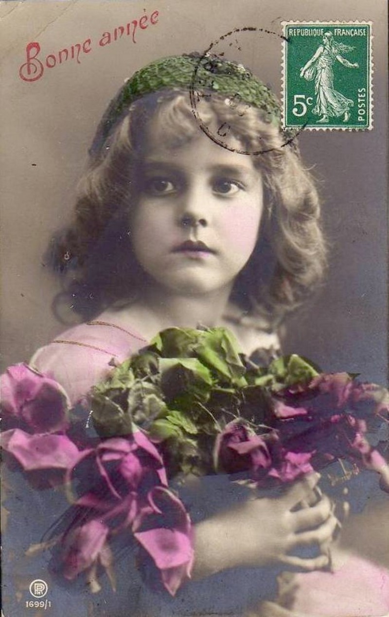 Bonne-annee-vintage-postcard-girl-with-roses-flowers.jpg