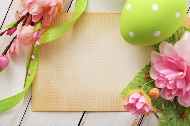 Easter_Background_with_Green_Egg_and_Flowers.jpg