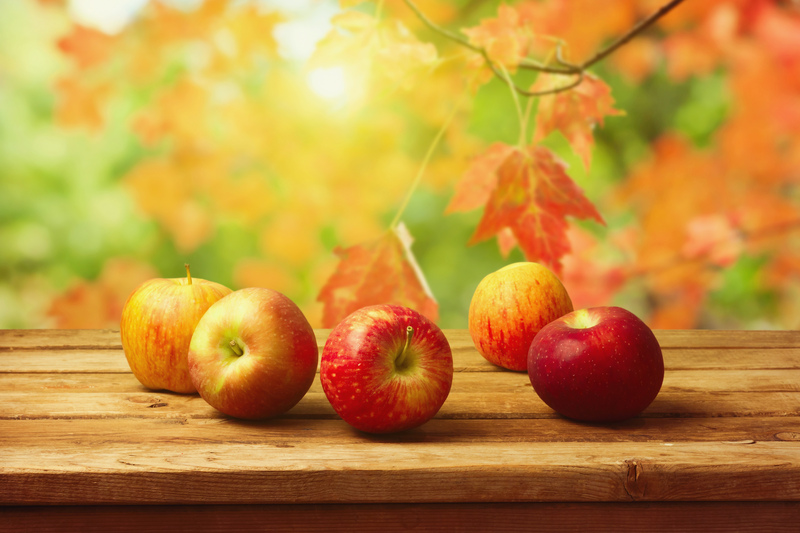 Fall_Background_with_Apples.jpg