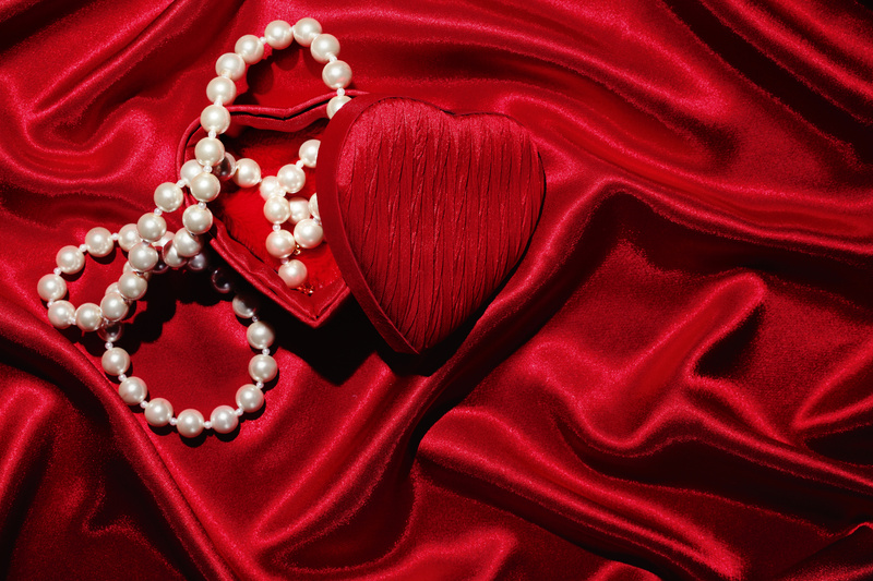 Red_Satin_Heart_and_Pearls_Background_1.jpg
