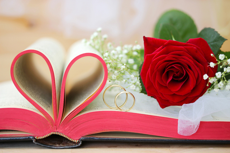 Wedding_Background_with_Red_Rose_and_Rings_1.jpg