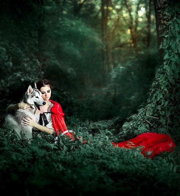 LE CHAPERON ROUGE