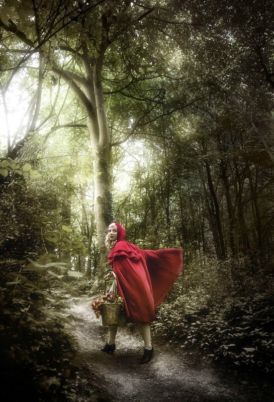 LE CHAPERON ROUGE