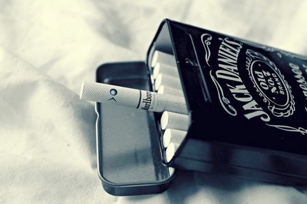 LES CIGARETTES