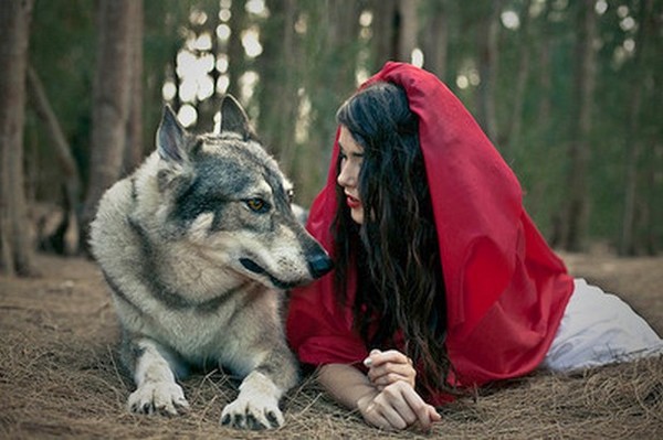 LE CHAPERON ROUGE